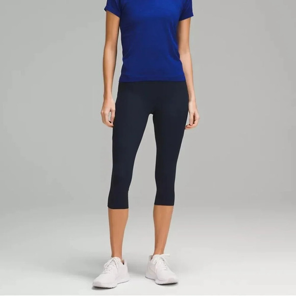 Black Cropped Tight with Mesh Detailing on Sides, Lululemon, US 4 - Picture 1 of 5